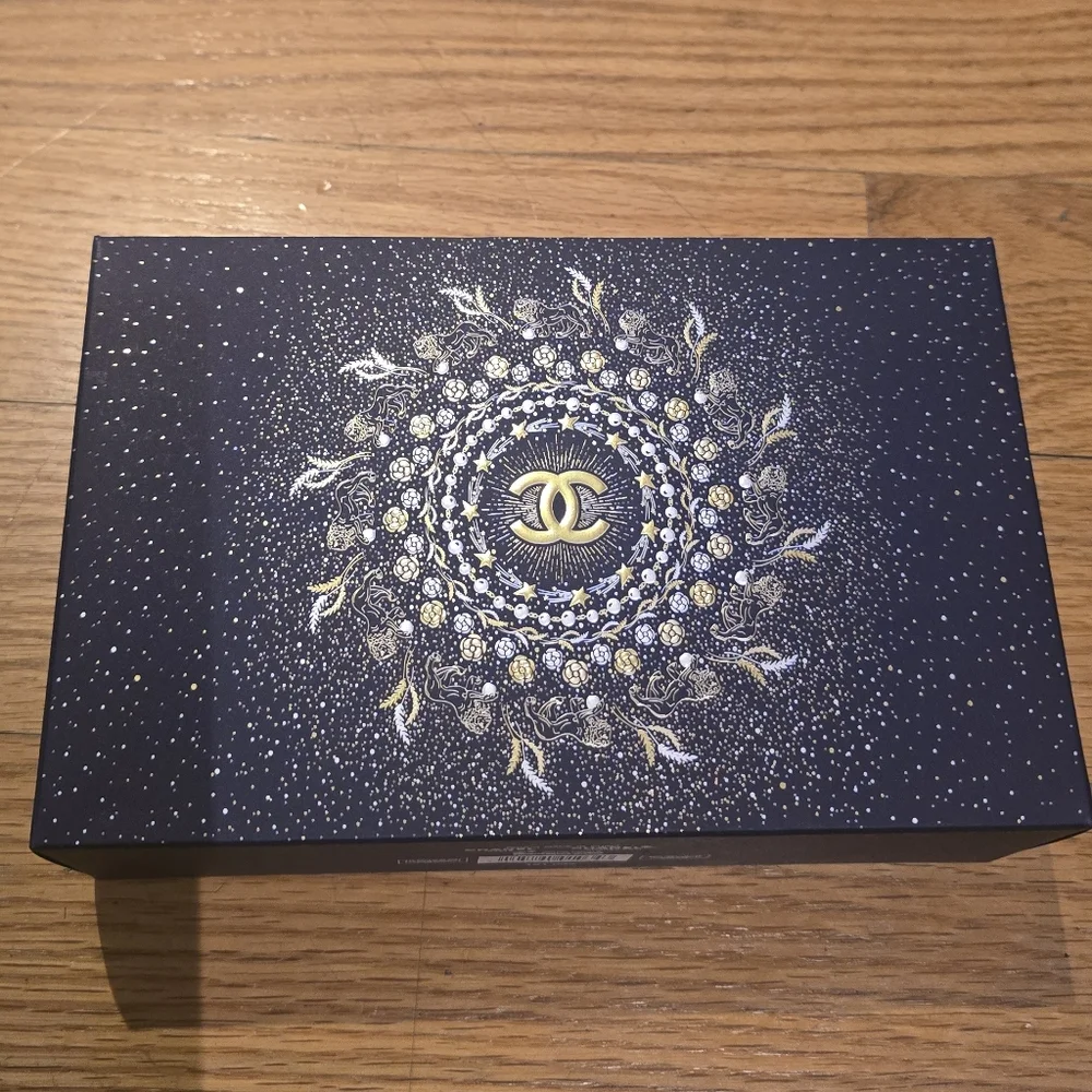 🎊HOST PICK🎊 BNWT Chanel Coveted Essentials Beauty Set - Picture 6 of 6